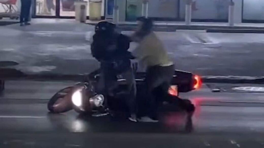 Messerattacke in Bangkok: Tourist entkommt Taxifahrer-Kampf (Video)