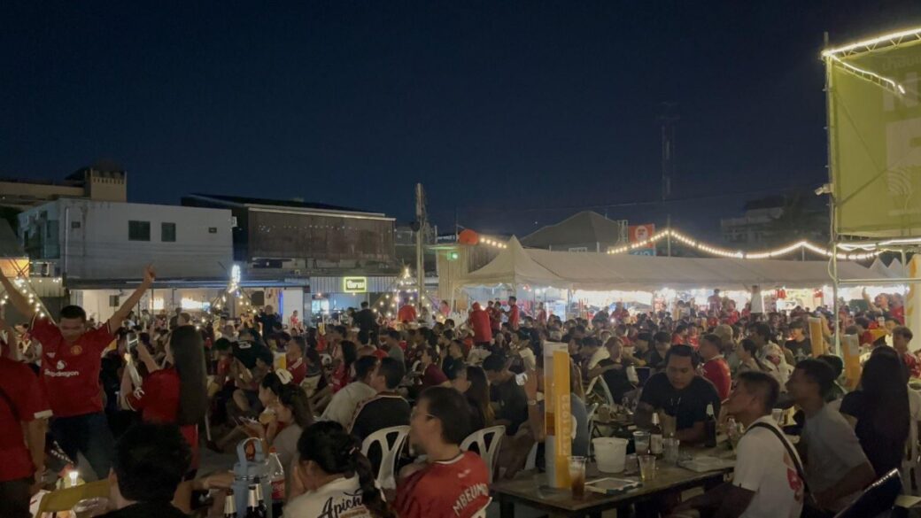 Ekstase in Pattaya: ManUnited-Fans feiern 3:2-Derbysieg