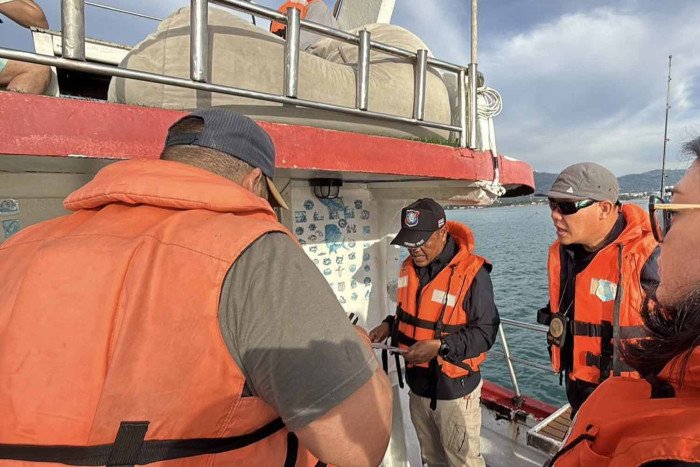 Razzia auf Phuket und Samui: Fünf Russen wegen illegaler Arbeit verhaftet