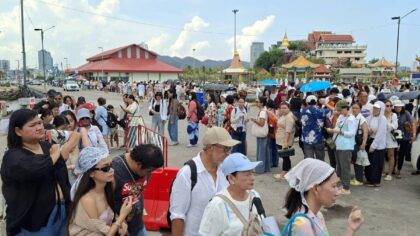 Touristenansturm auf Koh Si Chang: Fähren am Limit